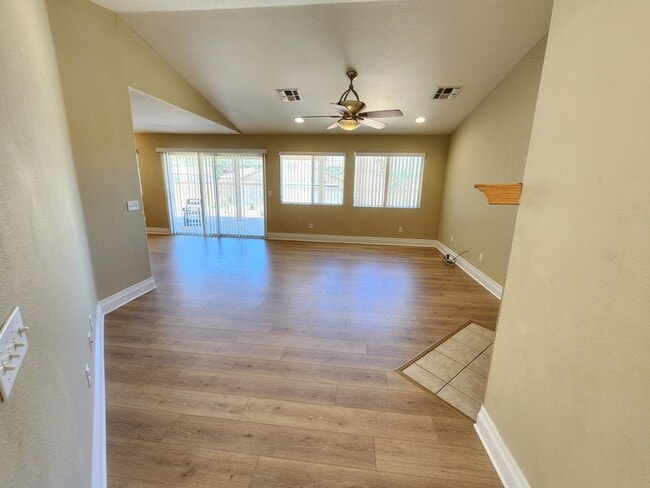 Building Photo - Copper Hills 4 Bedroom home with 3 car garage.