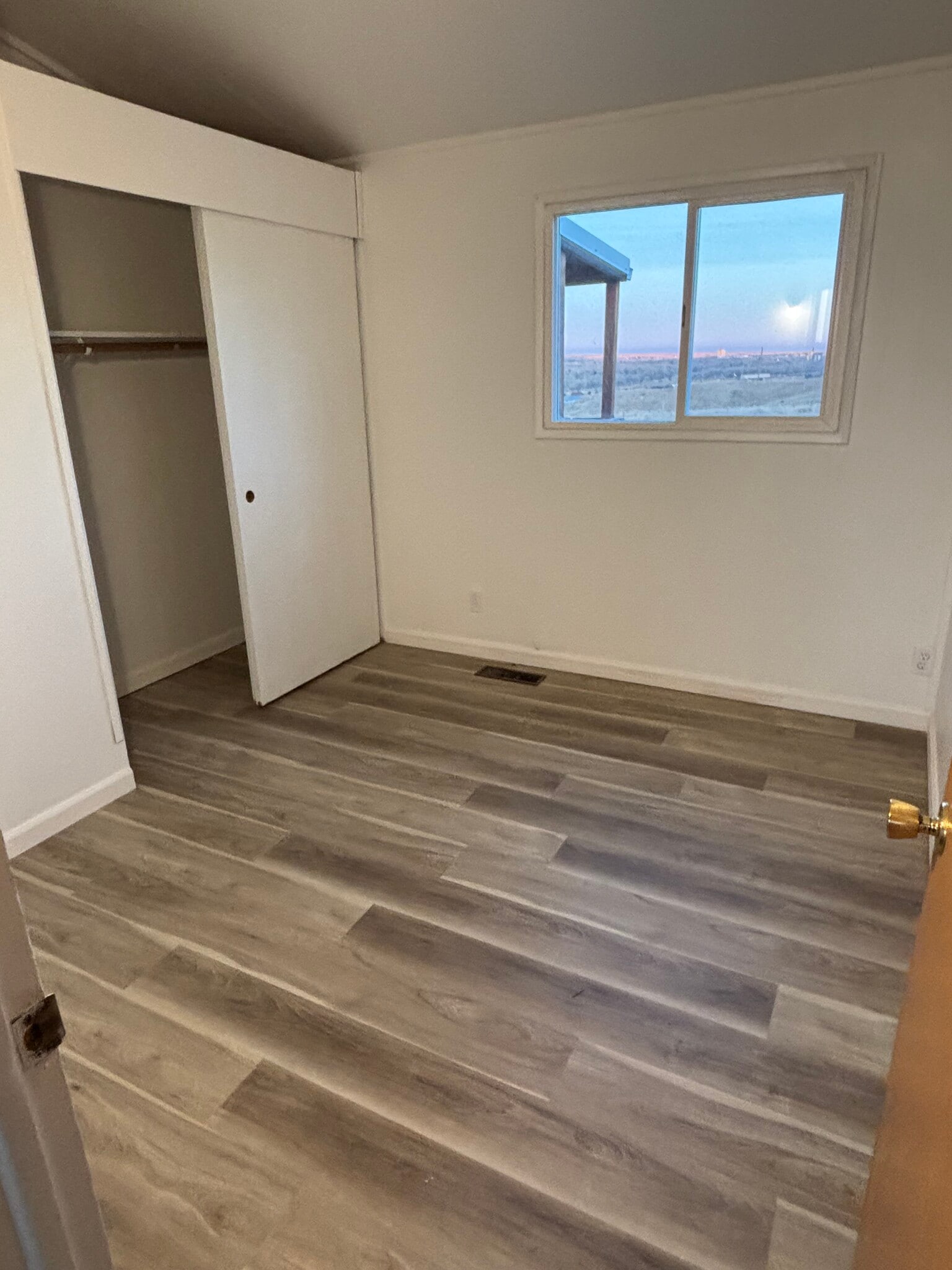 Building Photo - 425 8th Ave W