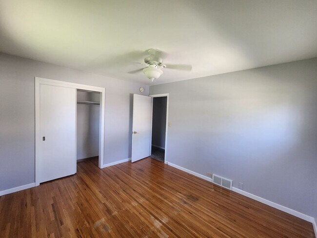 Building Photo - 805 E 32nd St