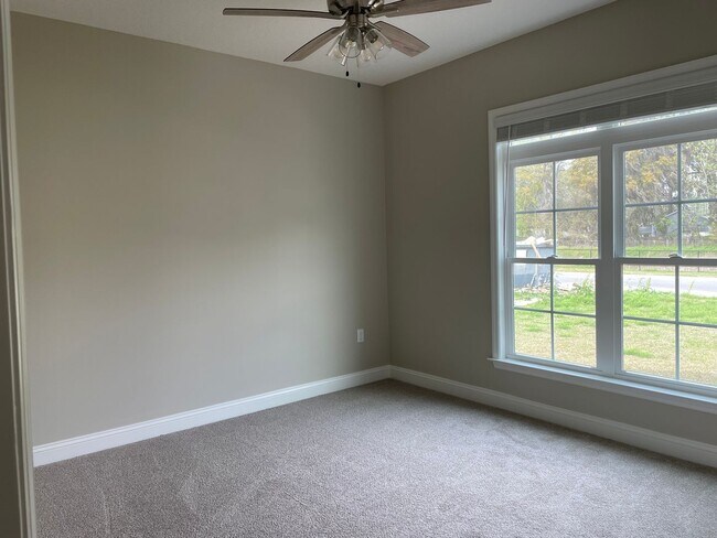 Building Photo - 4 Bedroom/3.5 Bath Home in North Lowndes C...
