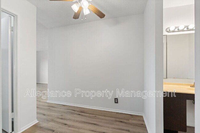 Building Photo - 309 Yoakum Pkwy