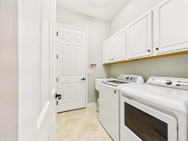 Building Photo - SEASONAL RENTAL – Available December through February at $10,000/month