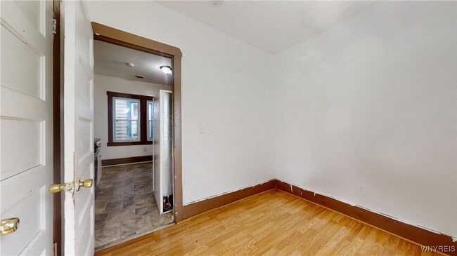Building Photo - 173 Grote St