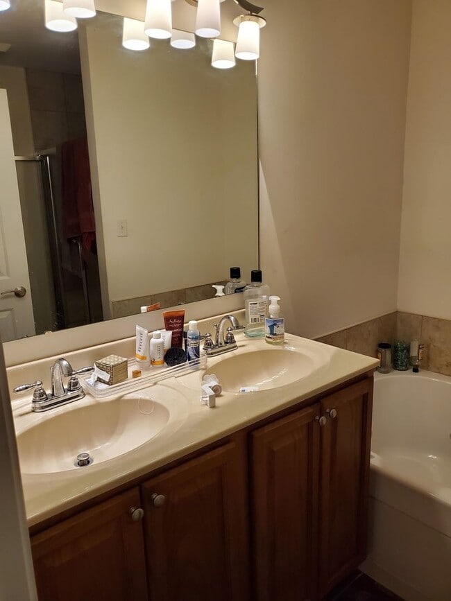 Building Photo - Tranquil Expanse : 4BR | 2.5 BA , House in Moncks Corner