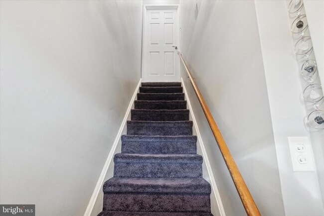 Building Photo - 703 Hoffnagle St