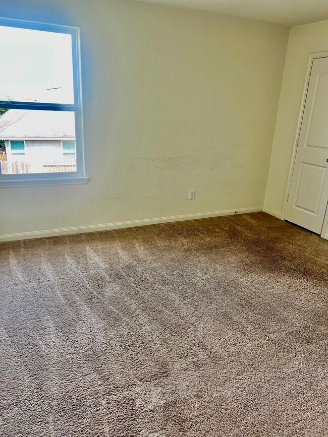 Building Photo - 6159 El Oro Dr