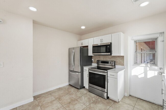 Building Photo - Great complex in Central Phoenix