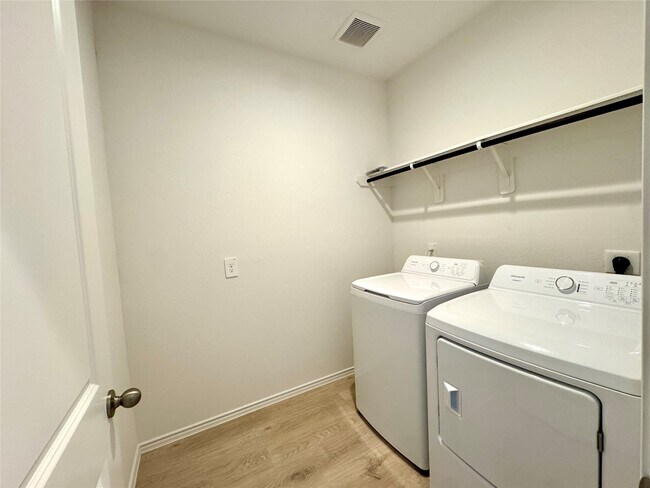 Building Photo - 1606 Cedar Pointe Ct