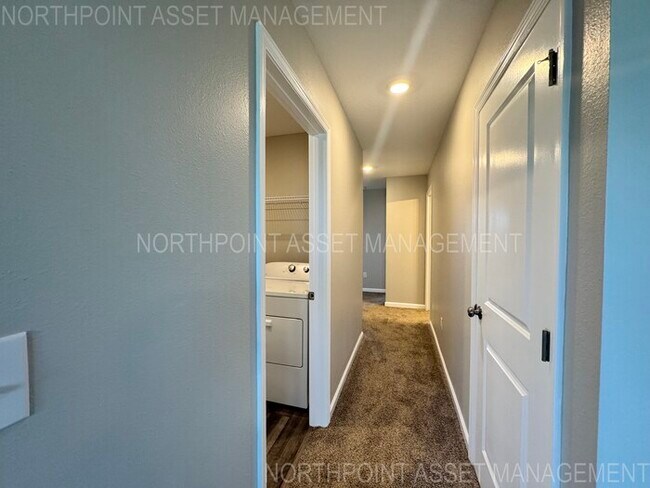 Building Photo - "SEPTEMBER MOVE IN SPECIAL: $500 off on 2n...