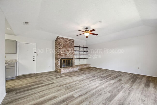 Building Photo - 16311 Forest Bend Ave