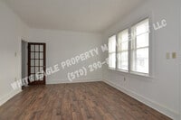 Building Photo - 208 Olyphant Ct