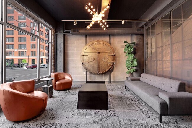 Building Photo - 700 N Washington Ave