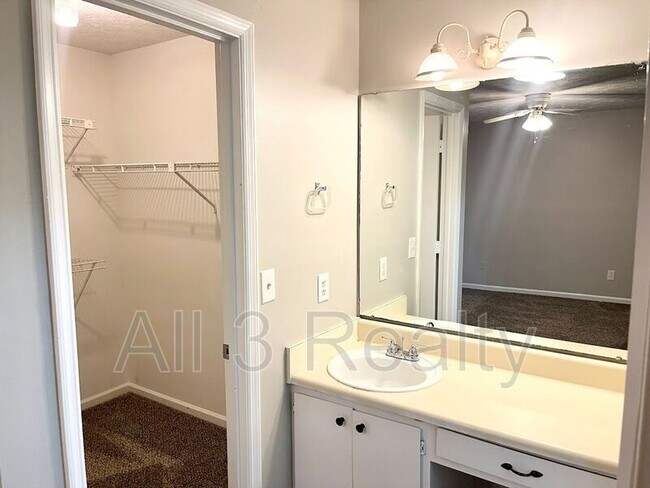 Building Photo - 210 Sheraton Ct
