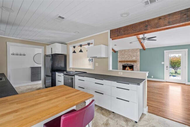 Building Photo - 33 Valley View Dr