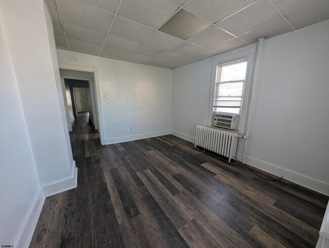 Building Photo - 6405 Ventnor Ave
