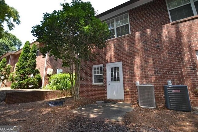 Building Photo - 460 S Barnett Shoals Rd