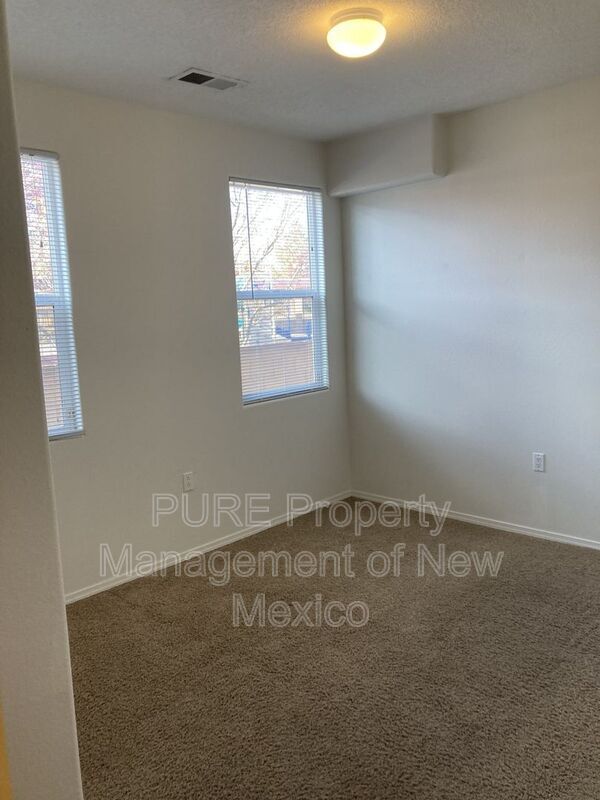 Building Photo - 601 Menaul Blvd NE