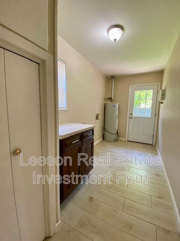 Building Photo - 2320 Melrose Ave