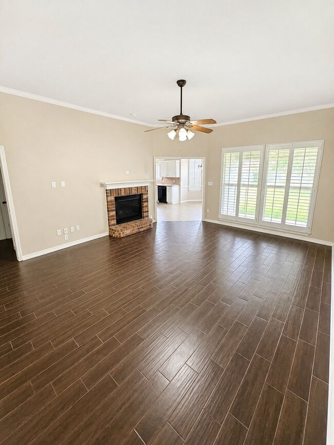Building Photo - North Bossier Beauty