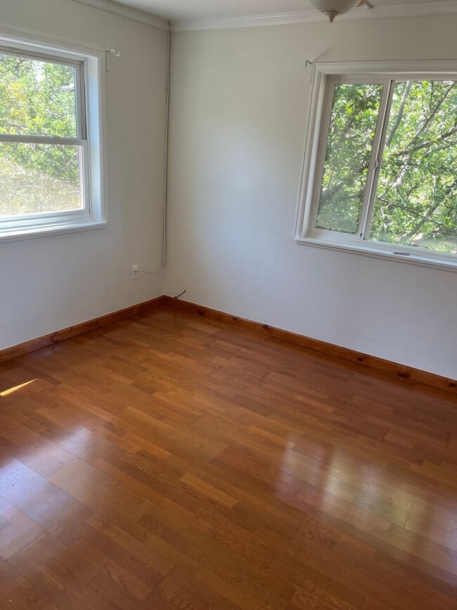 Building Photo - 4 Bedroom Gardener's Delight With Rooftop Patio, Privacy and Covered Parking