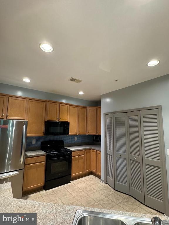 Building Photo - 8390 Ice Crystal Dr