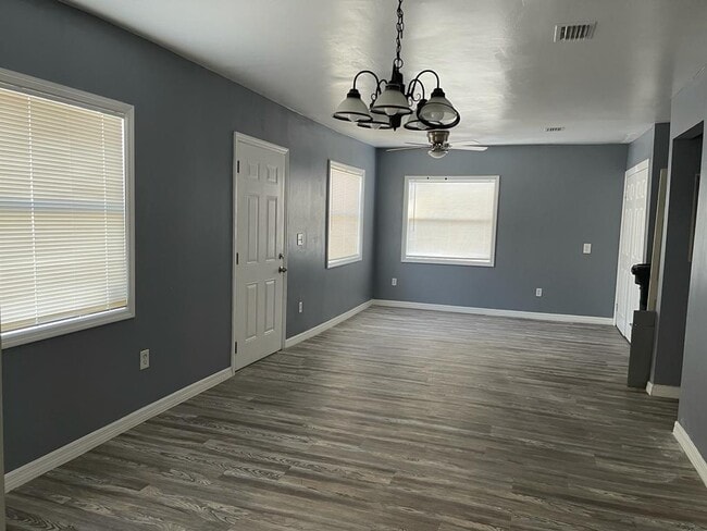 Building Photo - 2524 Hiland St