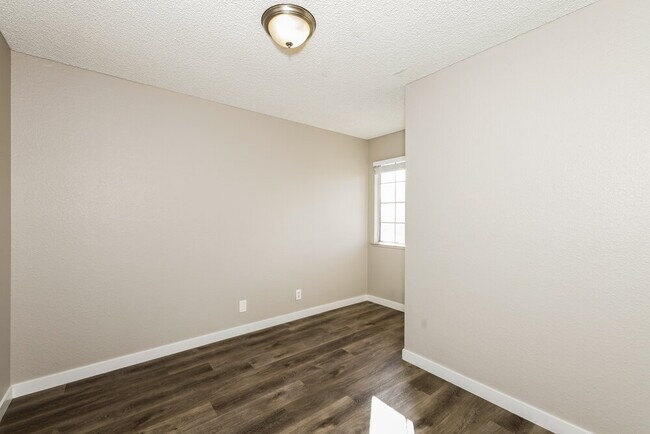 Building Photo - 609 Carleton Dr