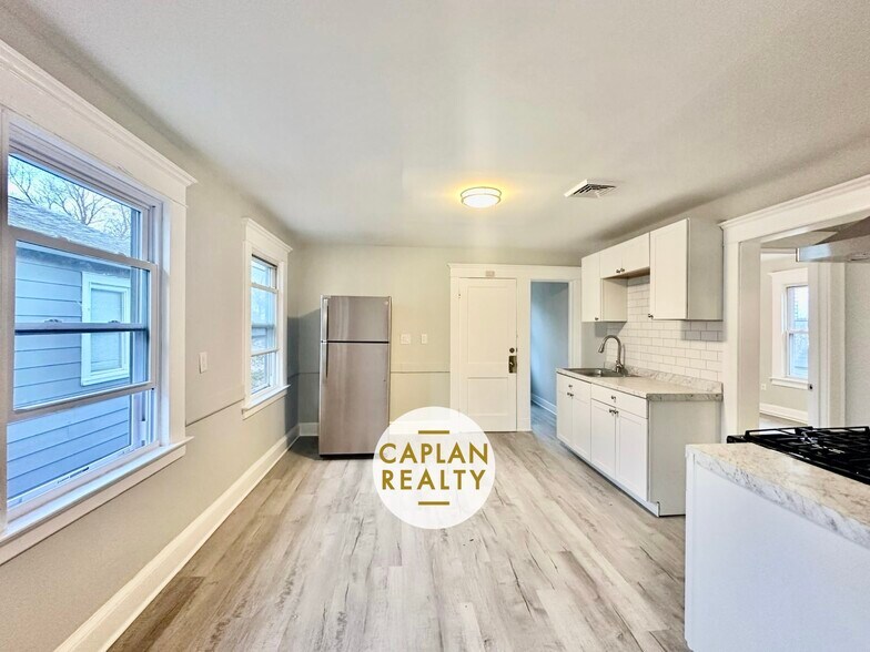 Primary Photo - 1647 State St