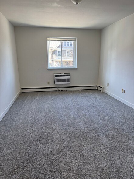 Building Photo - 2260 N Summit Ave