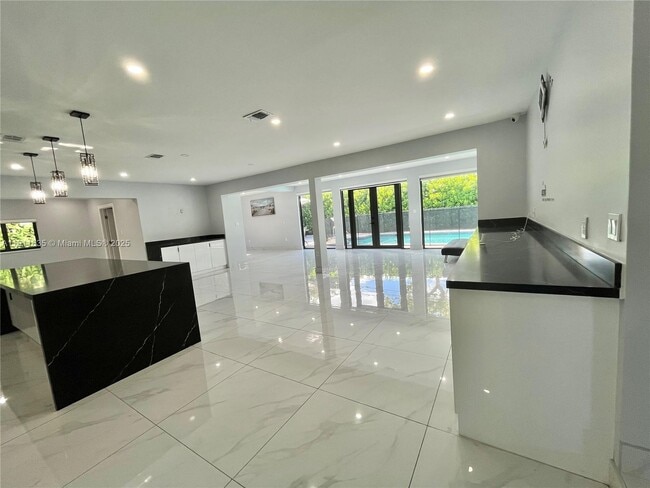 Building Photo - 575 NE 179th Dr