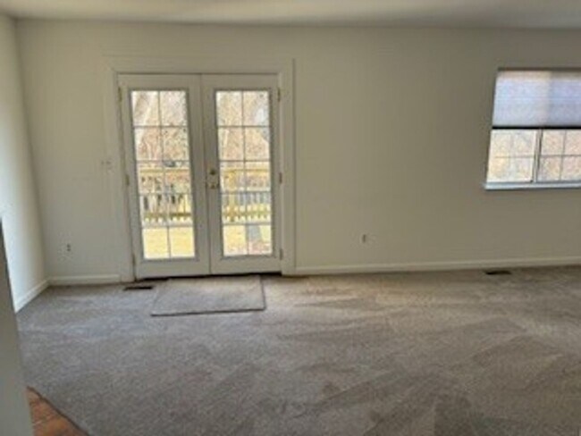 Building Photo - Large End Unit Townhome near Downtown Annapolis and Navy Stadium!