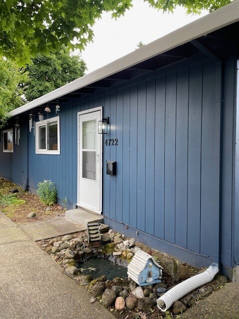 Primary Photo - 4722 SE 83rd Ave