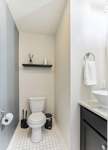 Building Photo - 2808 Colfax Ave South