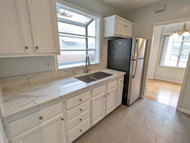 Building Photo - 2746 Thurman Ave.