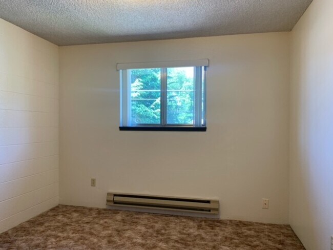 Building Photo - 507 NE D St