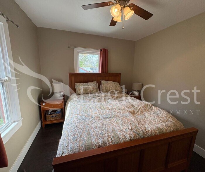 Building Photo - Spacious 3BR/2BA Home with Additional Living Space & Entertainer’s Backyard