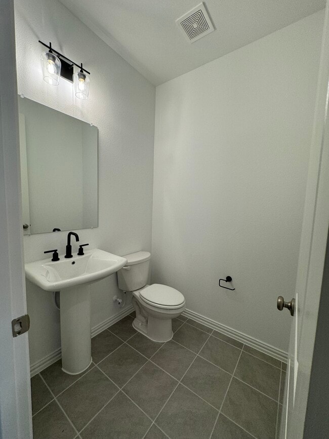 Building Photo - 6226 Baritone Ct