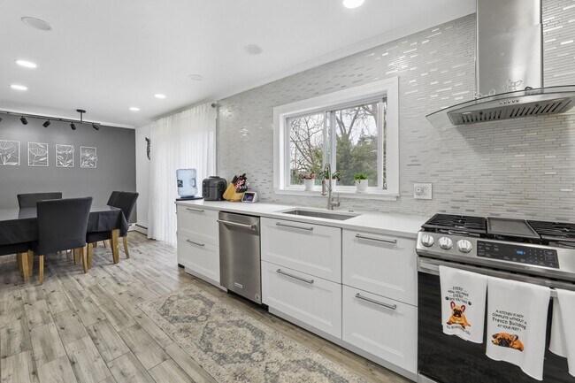 Building Photo - 52 Hillside Ave