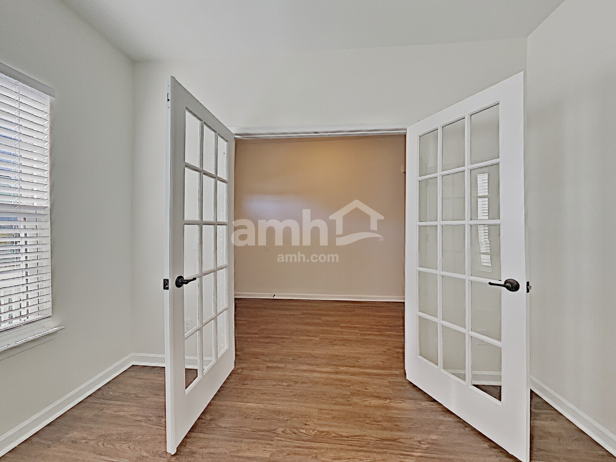 Building Photo - 2215 Ambergate Dr