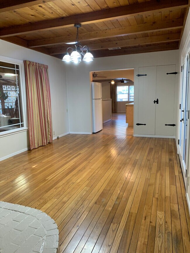 Building Photo - South Auburn/ Skyridge school  district