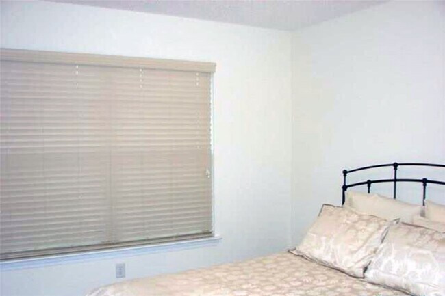 Building Photo - 775 Canyon Oak Loop