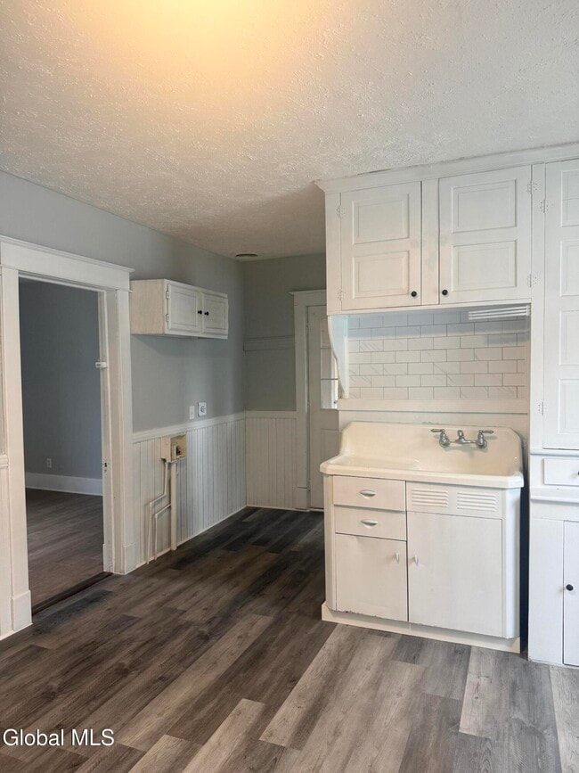 Building Photo - 49 Elizabeth St