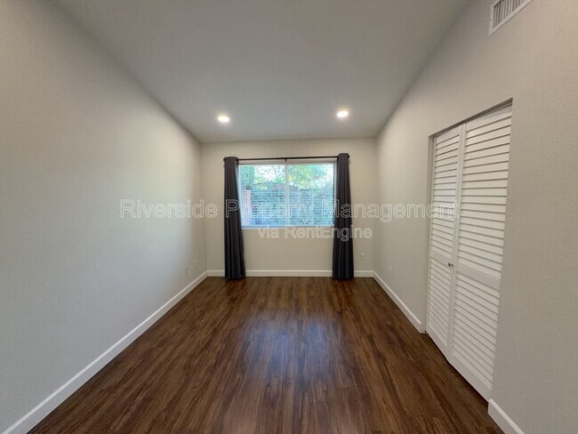 Building Photo - 9505 Arlington Ave