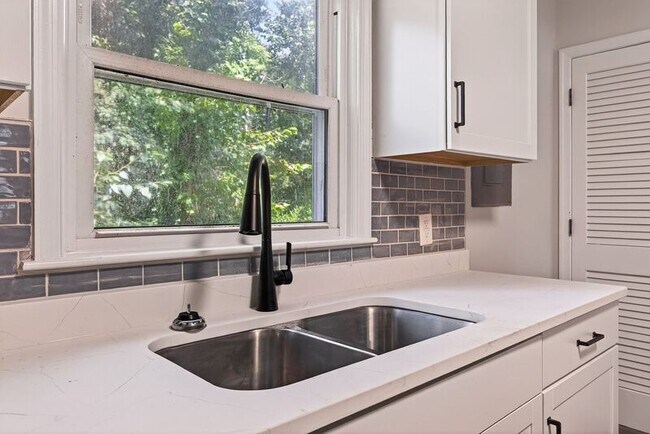 Building Photo - 251 Stribling Ave