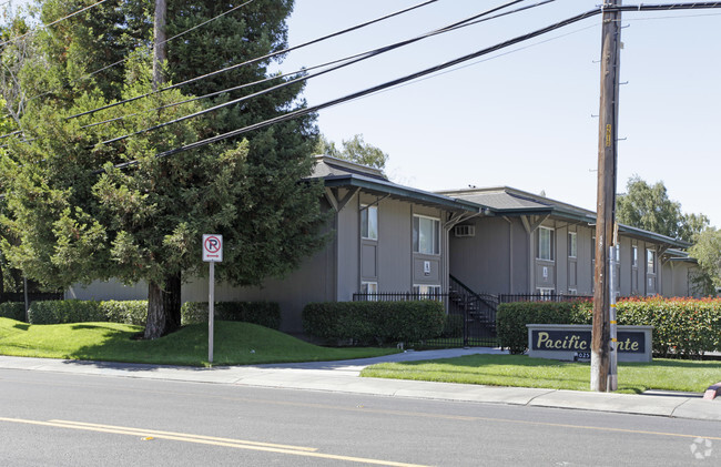 Primary Photo - Pacific Pointe Apartments