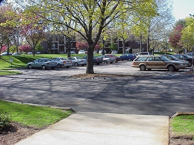 Building Photo - 2320 Commonwealth Ave