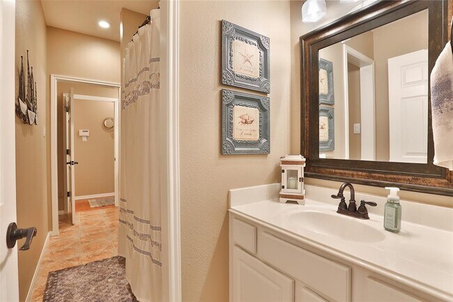 Building Photo - 8414 Green Valley Dr