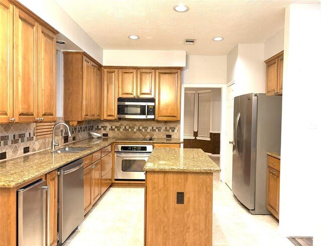 Building Photo - 7710 Misty Fern Ct