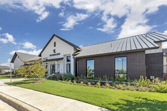 Building Photo - 2908 E Howard Ln