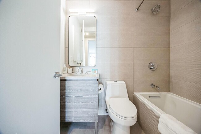 Building Photo - 68 W 37th St